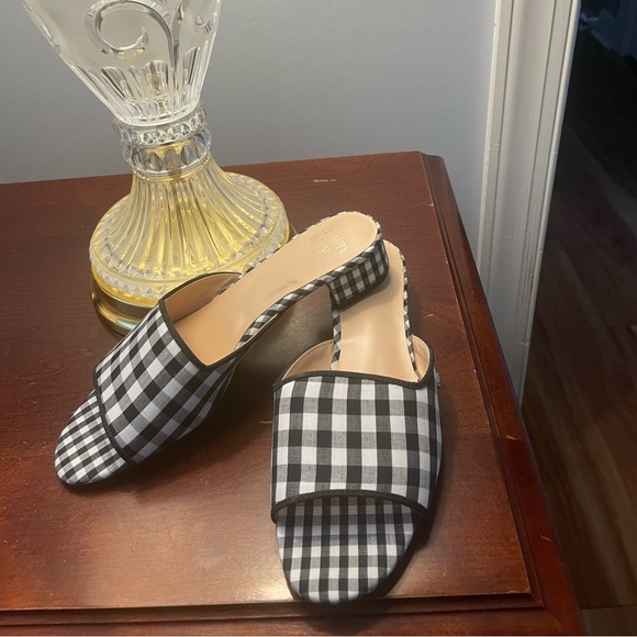 Crown and Ivy black and white gingham sandals, size 6.5 - Picture 2 of 3
